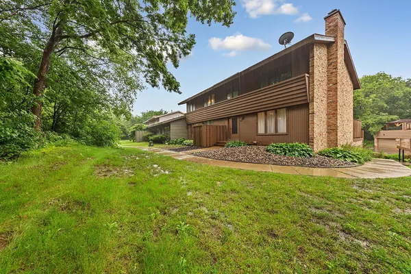 21 Walden ST, Burnsville, MN 55337