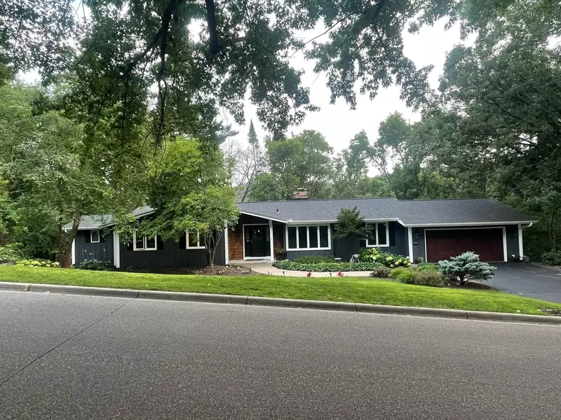 15075 Highland TRL, Minnetonka, MN 55345