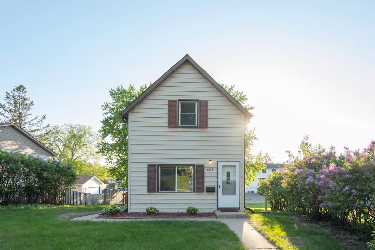 Hopkins, MN 55343,608 7th AVE S