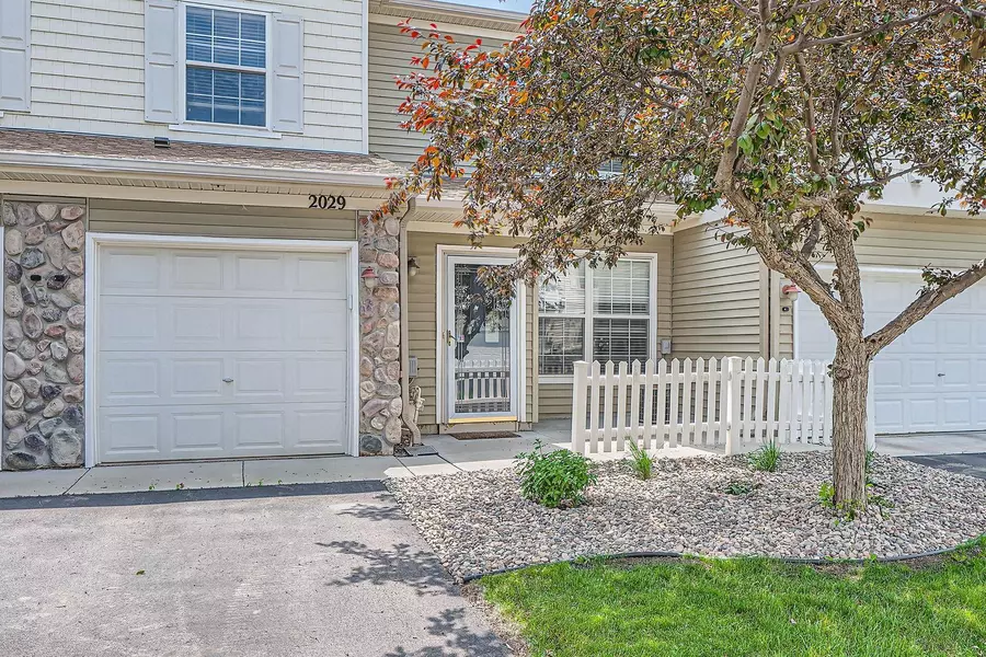 2029 Poppy DR, Chanhassen, MN 55317