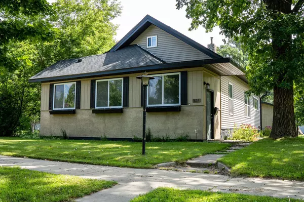 524 NE 4th AVE, Grand Rapids, MN 55744