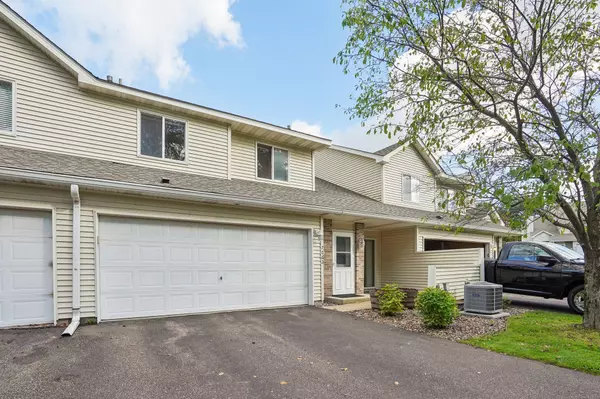 7062 48th ST N, Oakdale, MN 55128