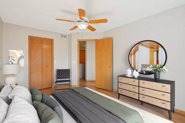 Oakdale, MN 55128,7062 48th ST N