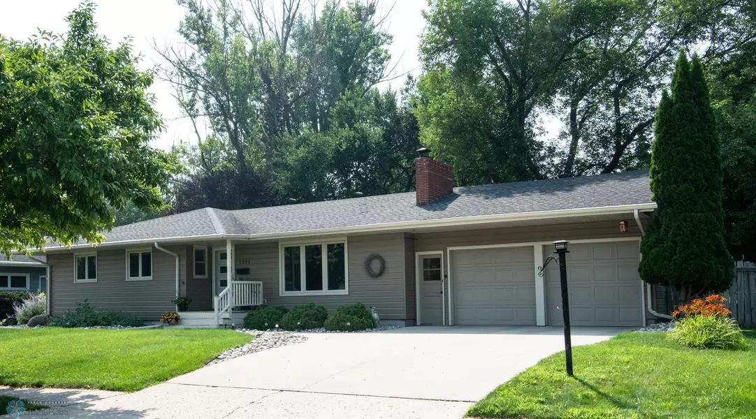1809 5th ST S, Fargo, ND 58103