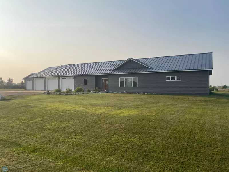 912 Jackson AVE W, Lisbon, ND 58054