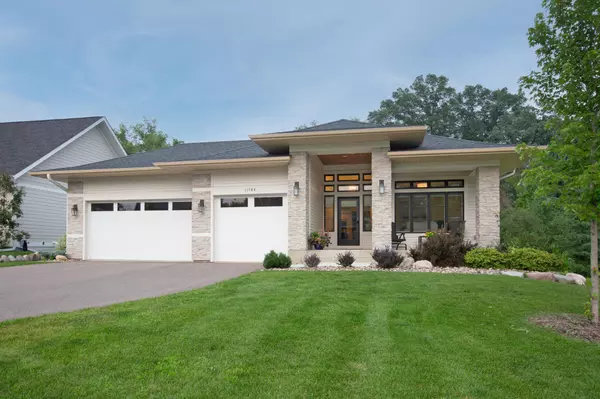 11784 Azure LN, Inver Grove Heights, MN 55077