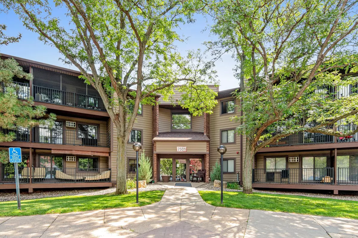 Bloomington, MN 55438,7501 W 101st ST #107