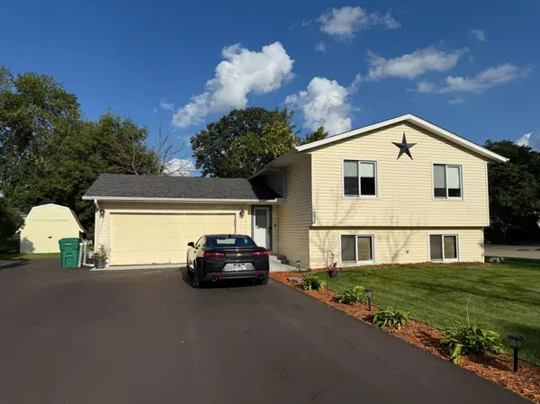 5530 55th CIR NE, Albertville, MN 55301