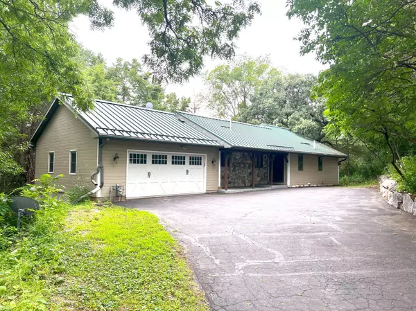 200 Elm DR, Carver, MN 55315