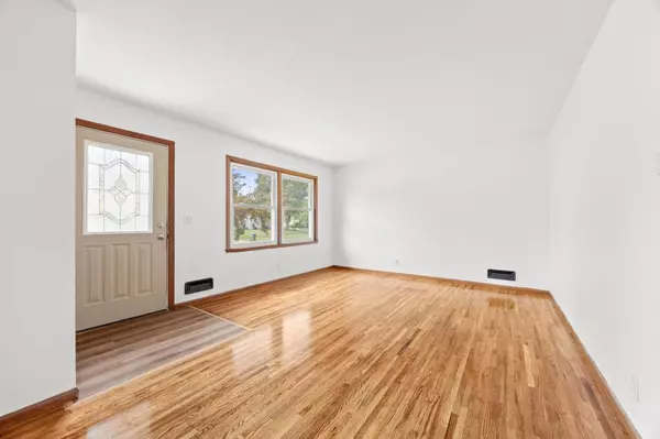 Apple Valley, MN 55124,901 Cortland DR