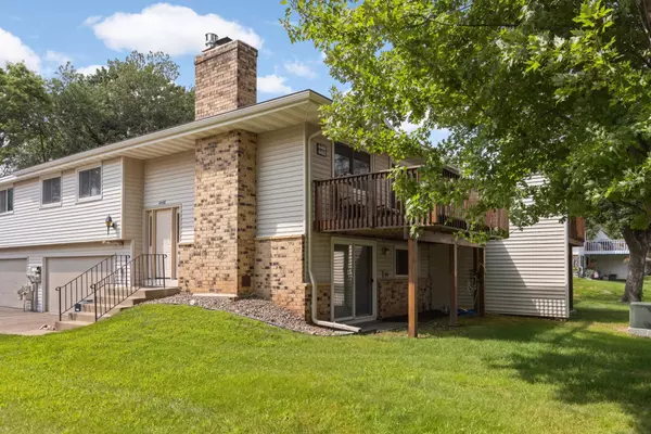 4448 Woodgate PT, Eagan, MN 55122