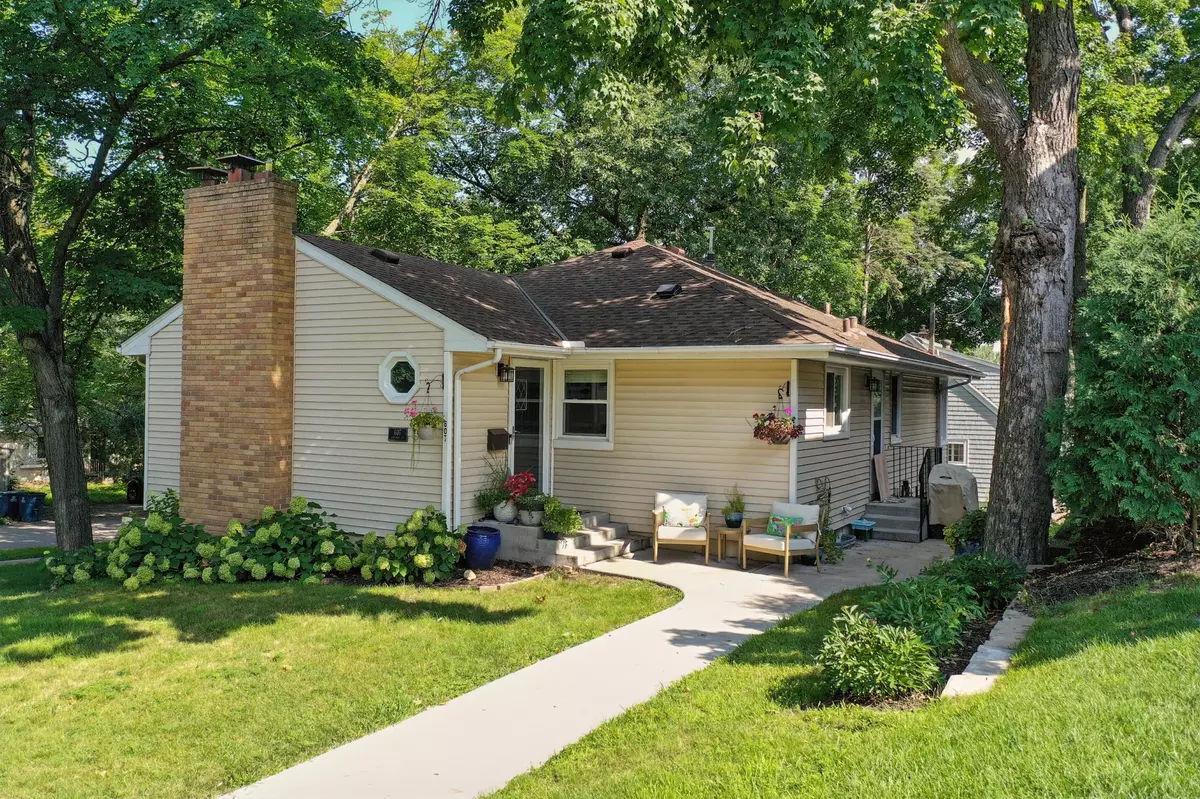 Wayzata, MN 55391,607 Gardner ST