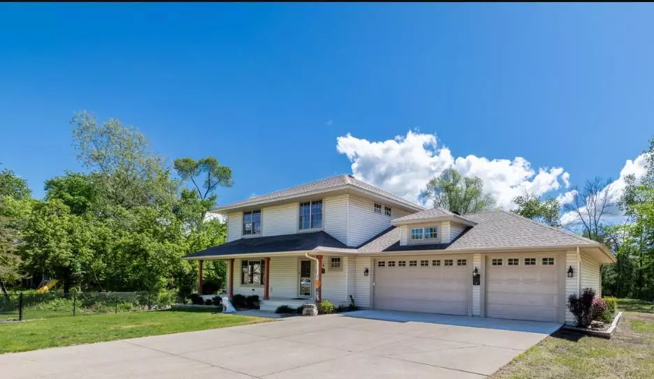 1615 Quasar CT S, Lakeland, MN 55043