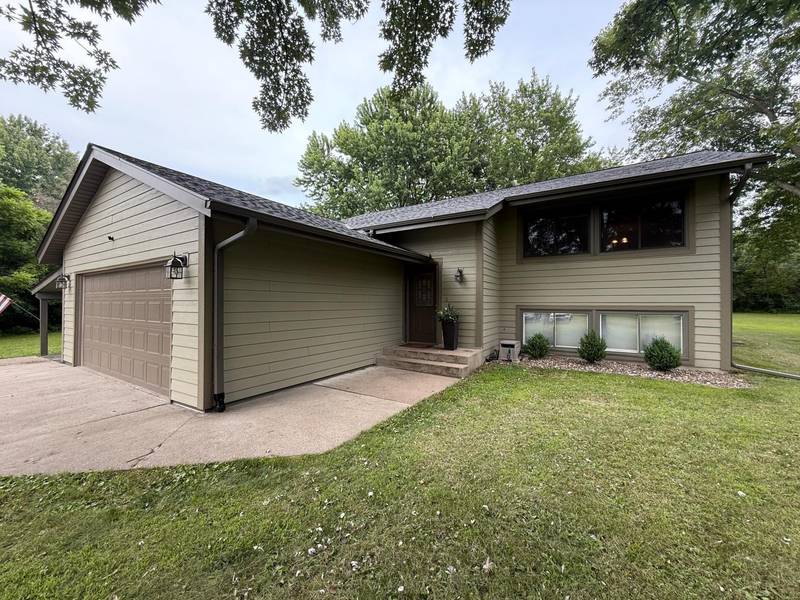 535 Nordic LN, Troy Twp, WI 54016