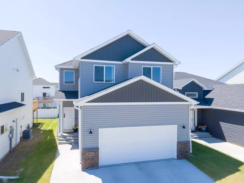 4964 Big Goose LN S, Fargo, ND 58104