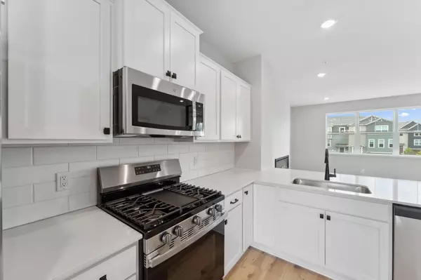 West Saint Paul, MN 55118,1523 Traverse LN