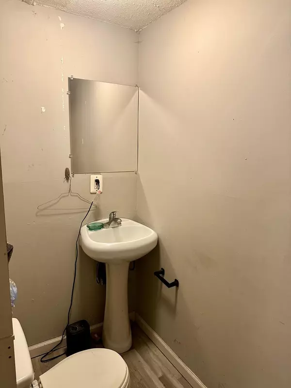 Albert Lea, MN 56007,919 W Front ST