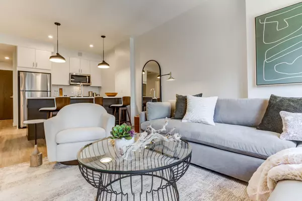 Minneapolis, MN 55401,270 Hennepin AVE #606