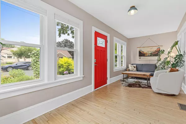 Minneapolis, MN 55413,1607 Main ST NE