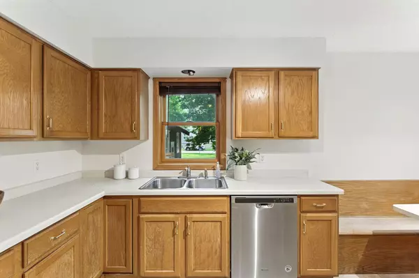 Minneapolis, MN 55411,2309 Golden Valley RD