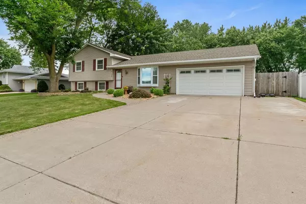 8120 77th ST S, Cottage Grove, MN 55016