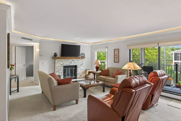 Minnetonka, MN 55305,3020 Saint Albans Mill RD #303