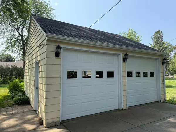 Blooming Prairie, MN 55917,227 3rd ST NW