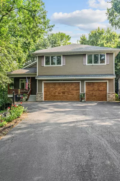 917 Parkview LN, Victoria, MN 55386