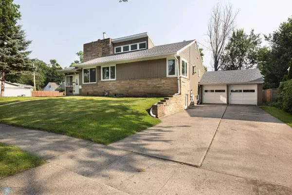 1015 11th AVE S, Moorhead, MN 56560