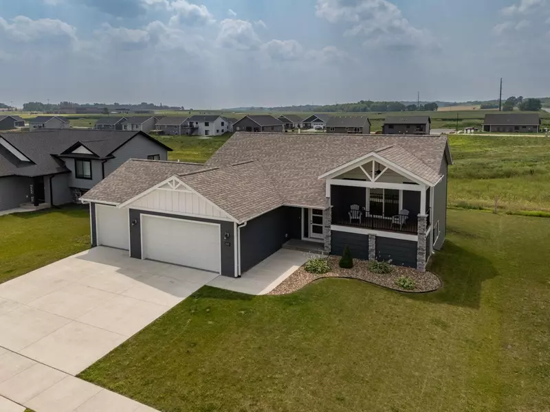 2005 Elk Run Drive SE, Pine Island, MN 55963