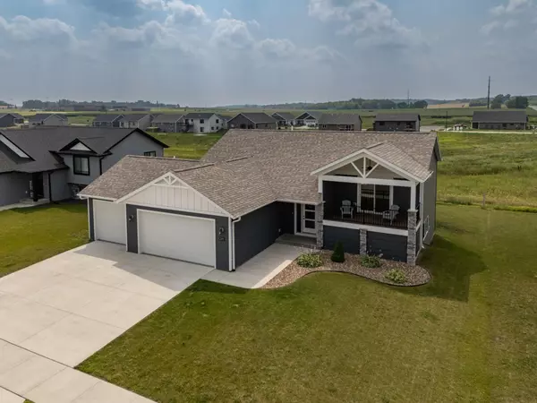 2005 Elk Run Drive SE, Pine Island, MN 55963