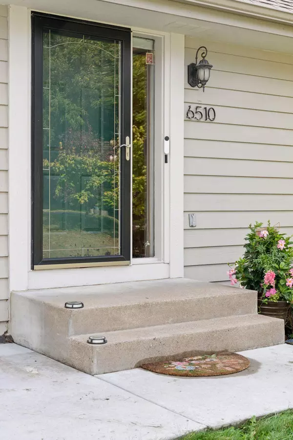 Maple Grove, MN 55311,6510 Glacier LN N