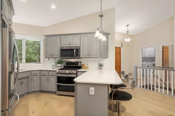 Maple Grove, MN 55311,9260 Blackoaks CT N
