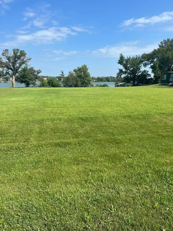 640 West Lake ST W, Avoca, MN 56114