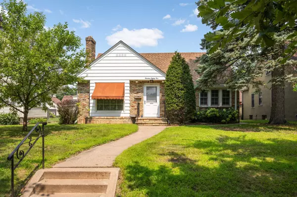 1485 Iowa AVE W, Falcon Heights, MN 55108