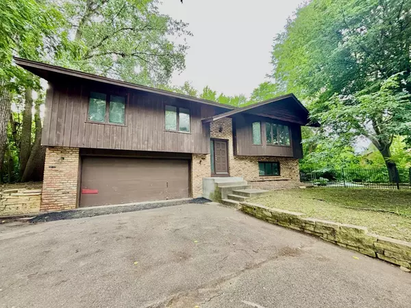 790 Carla LN, Little Canada, MN 55109