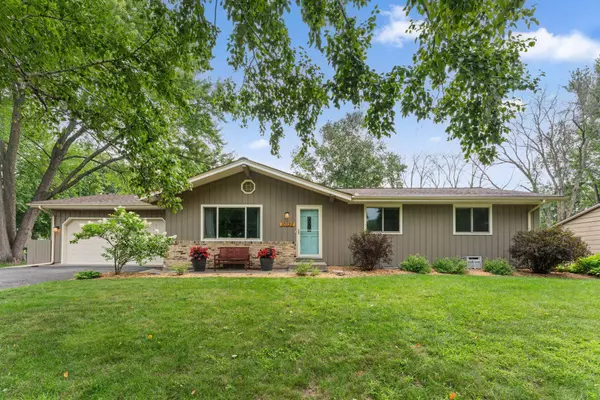 10525 Nesbitt AVE S, Bloomington, MN 55437