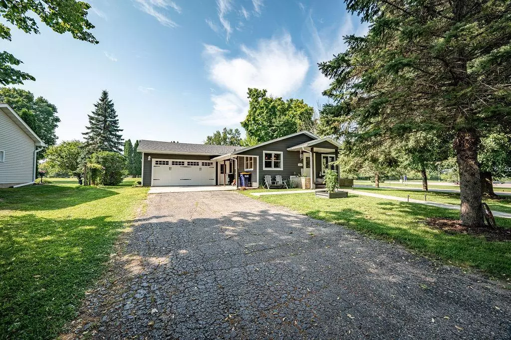 Ellsworth, WI 54011,195 W Humble AVE