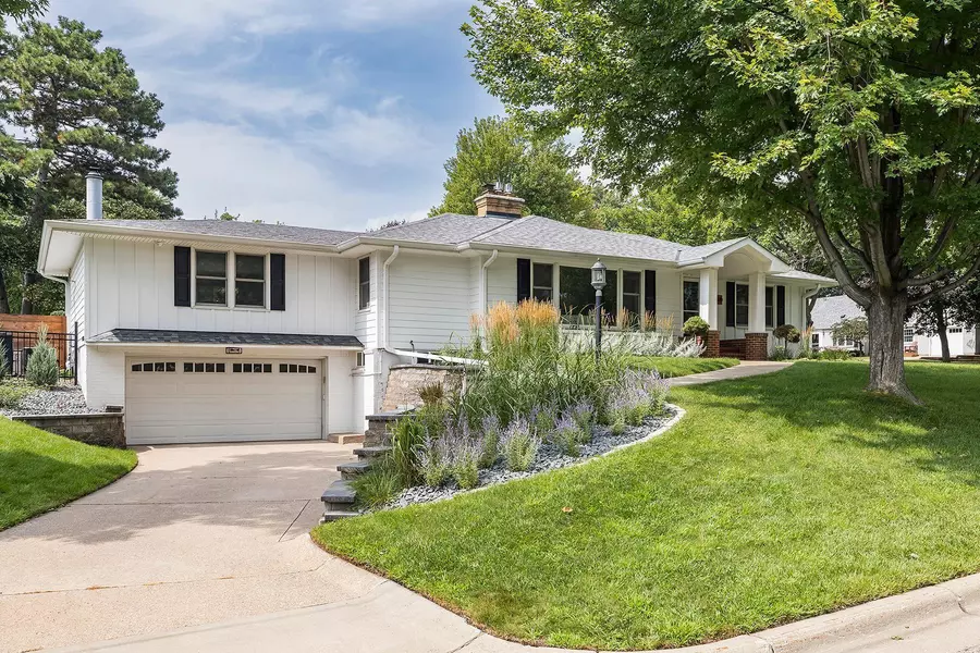 5600 Warwick PL, Edina, MN 55436