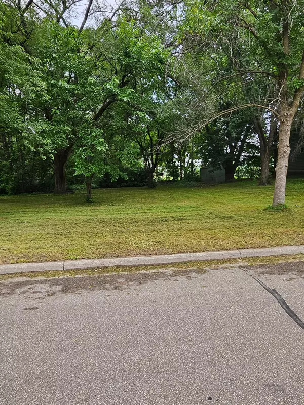 7008 Dutton AVE N, Brooklyn Park, MN 55428