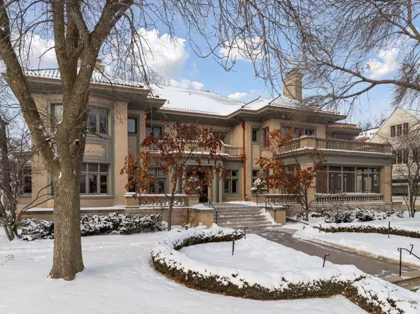 Minneapolis, MN 55405,2218 Lake of the Isles Pkwy W