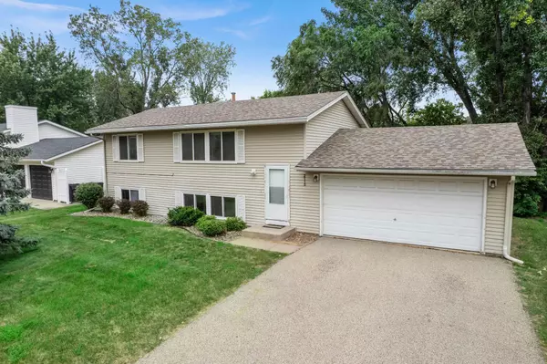 2115 Cliffview DR, Eagan, MN 55122