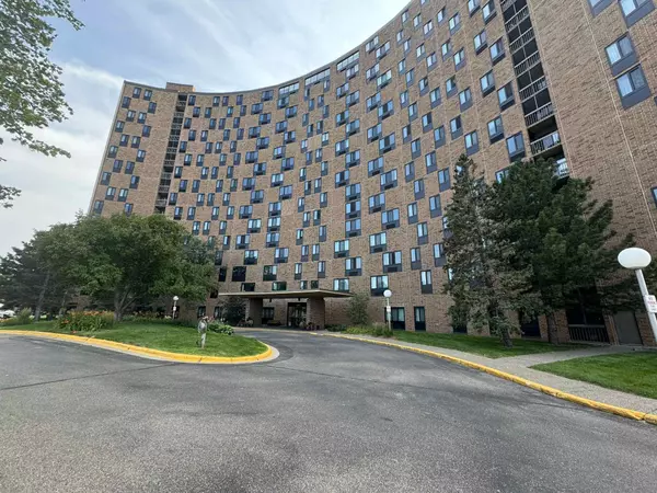 1181 Edgcumbe RD #714, Saint Paul, MN 55105