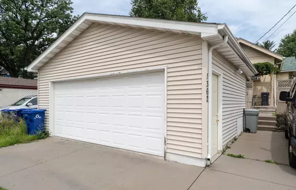 Saint Paul, MN 55108,1362 Albany AVE