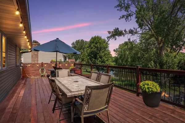 Shoreview, MN 55126,549 Vicki LN