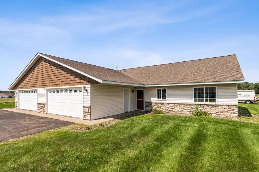 941 W Edge PL #14, New Richmond, WI 54017