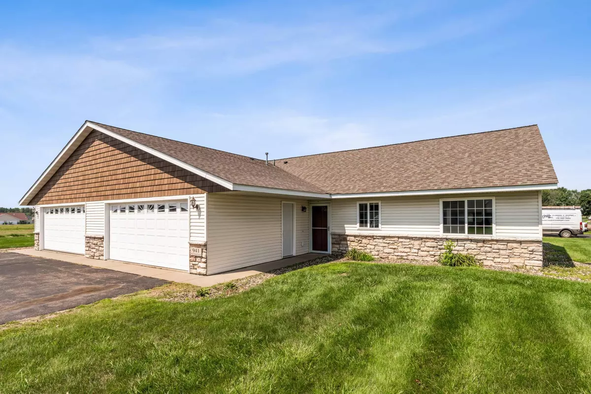 New Richmond, WI 54017,941 W Edge PL #14