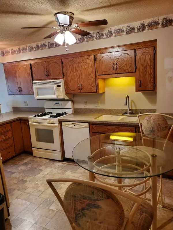 Eagan, MN 55122,4150 Knob CIR #123