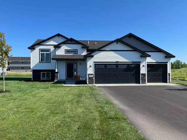 2443 Gold LN, Saint Augusta, MN 56301