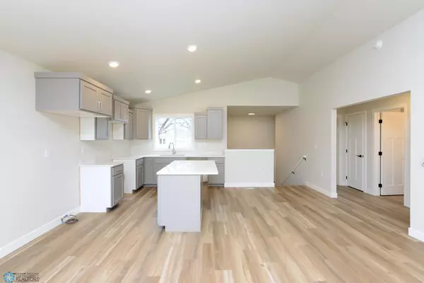 Fargo, ND 58102,1822 3rd ST N